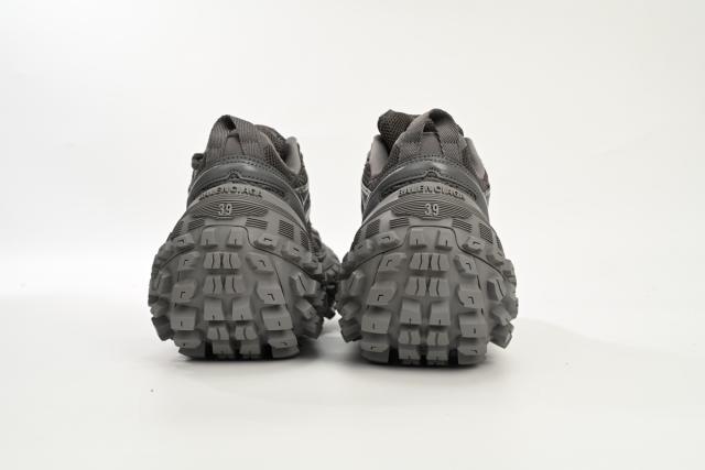 B Defender Black Gray 685611W2RA63000