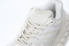 B Defender All White 685611W1RB31201