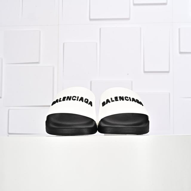27968656 three-dimensional letter slippers 2 colors