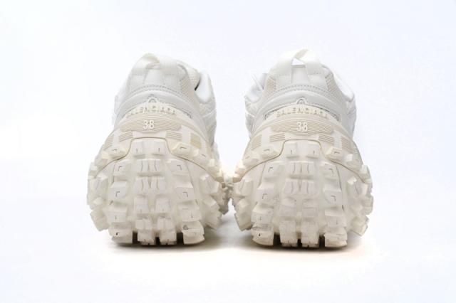 B Defender All White 685611W1RB31201