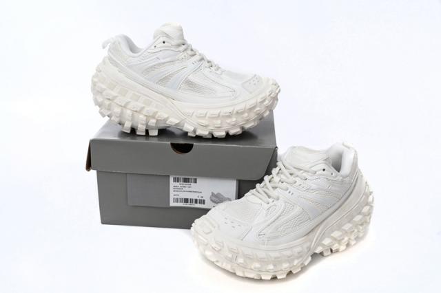 B Defender All White 685611W1RB31201