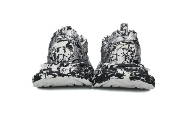 B 3XL Sneaker in White Graffiti 734731 W3XDC 0135