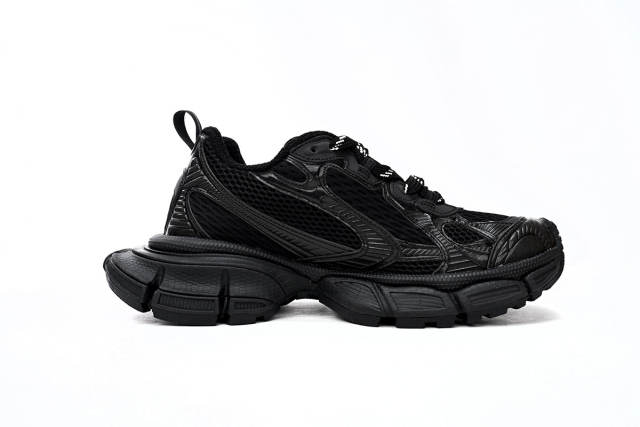 B 3XL Sneaker in All Black - 734733W2RC60203