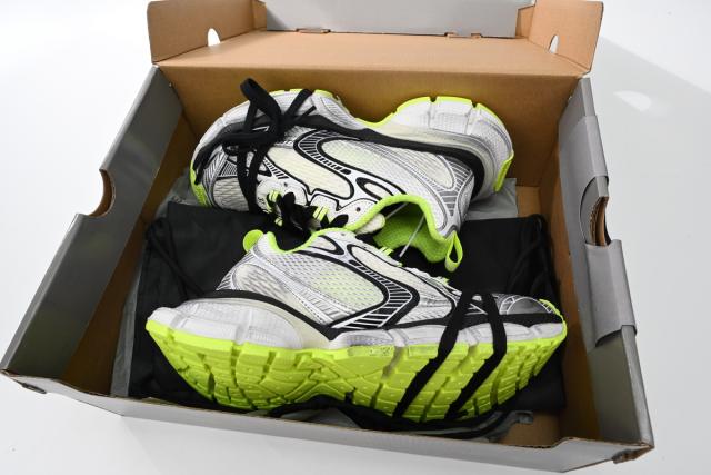 B 3XL Sneaker in Black And White Yellow 734734W3XL69031