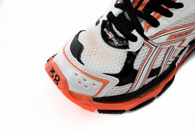 1:1 quality version B Runner Orange 677402W3RB79051