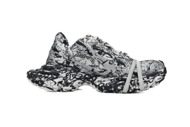 B 3XL Sneaker in White Graffiti 734731 W3XDC 0135
