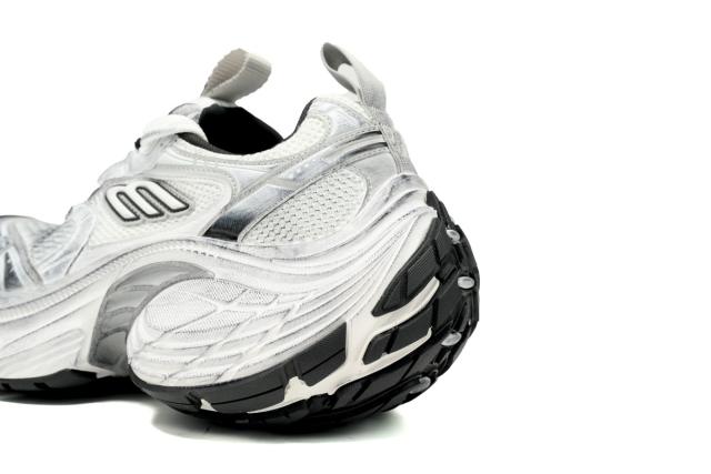 B Cargo White and Black 784342 W2MV2 9110