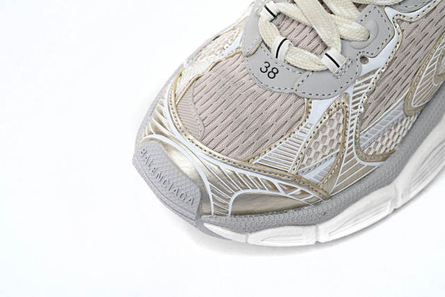 B 3XL Sneaker in 0ff-White - 734734W3XL49191