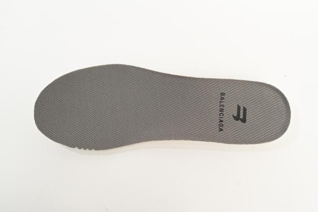 B Defender Black Gray 685611W2RA63000