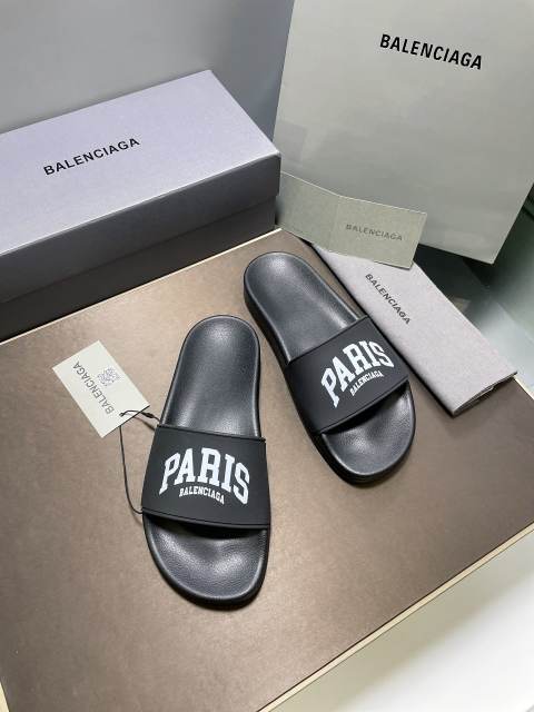 Foam capital letter print slippers