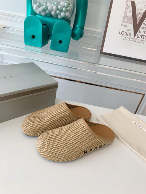 M@rni Sabot Slides