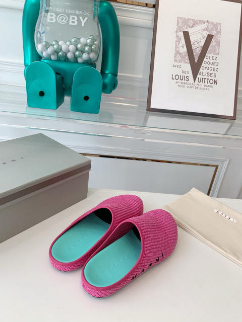 M@rni Sabot Slides