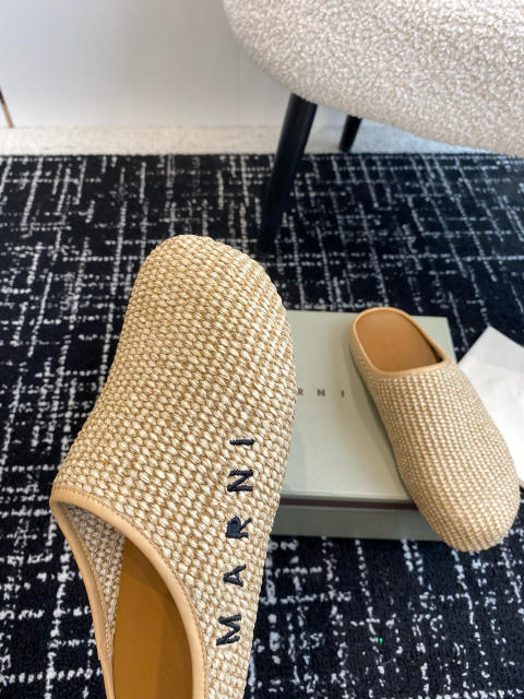 M@rni Sabot Slides