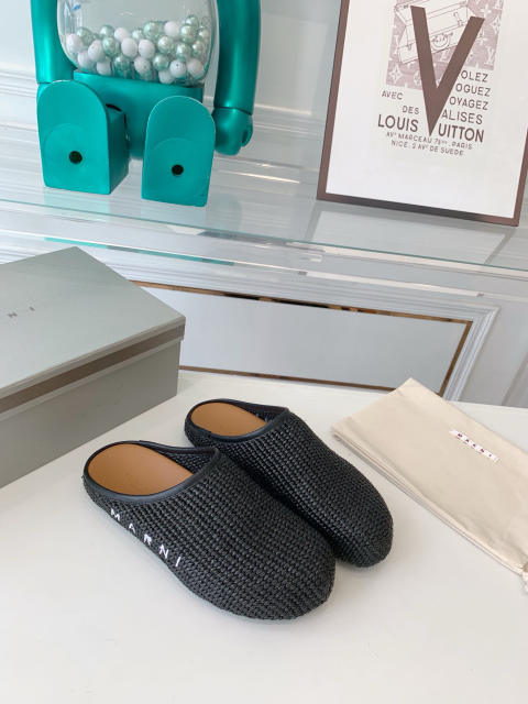 M@rni Sabot Slides
