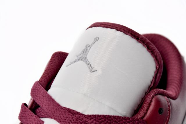 Jordαn 1's White Bordeaux 553558-615