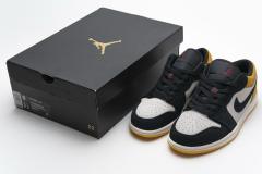 Air Jordαn 1's Low Sail University Gold Black 553558-127
