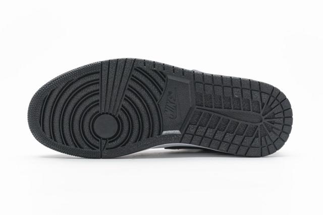 Air Jordαn 1's Mid Chicago Black Toe 554725-069