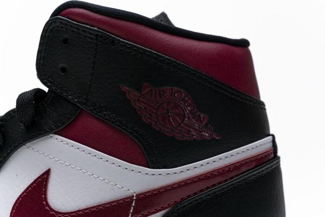 Air Jordαn 1's Mid Bred Toe 554724-066