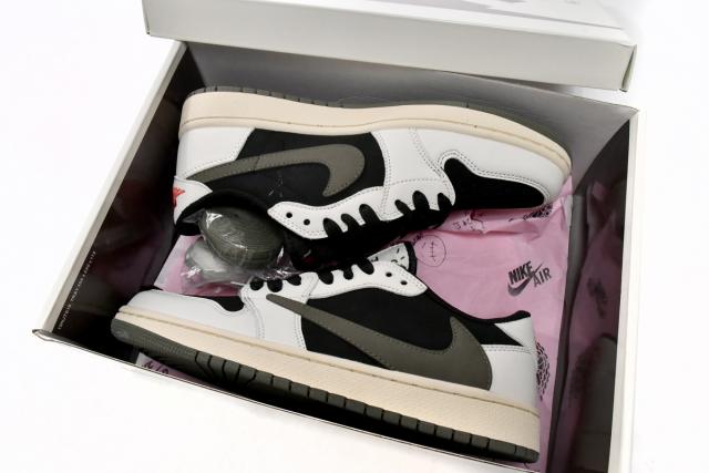 Travis Scott x Air Jordαn 1's Low OG Olive DZ4137-106