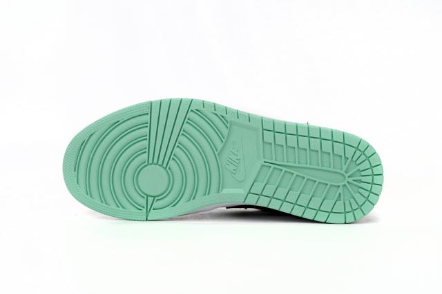Jordαn 1's Low Emerald Toe 553558-117