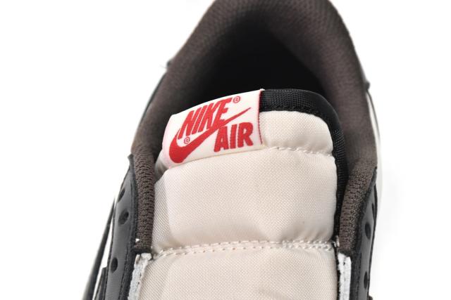 Travis Scott x Air Jordαn 1's Dark Mocha
