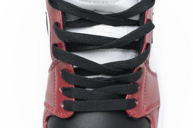 Air Jordαn 1's Mid Chicago Black Toe 554725-069