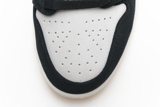 Air Jordαn 1's Low Sail University Gold Black 553558-127