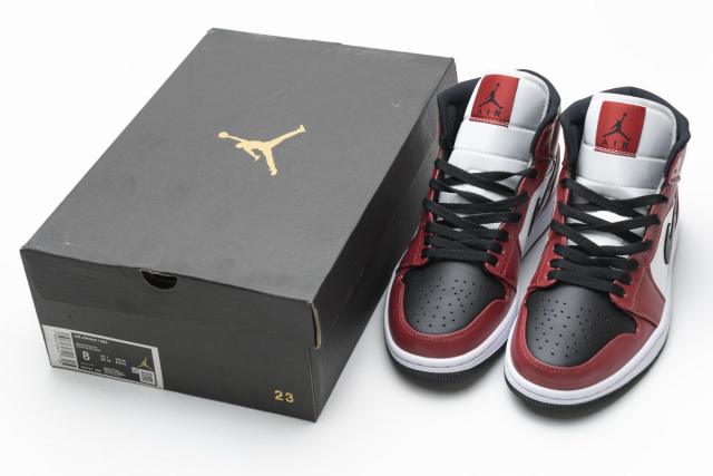 Air Jordαn 1's Mid Chicago Black Toe 554725-069