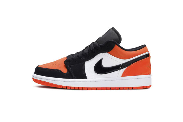 Air Jordαn 1's Low Shattered Backboard 553558-128