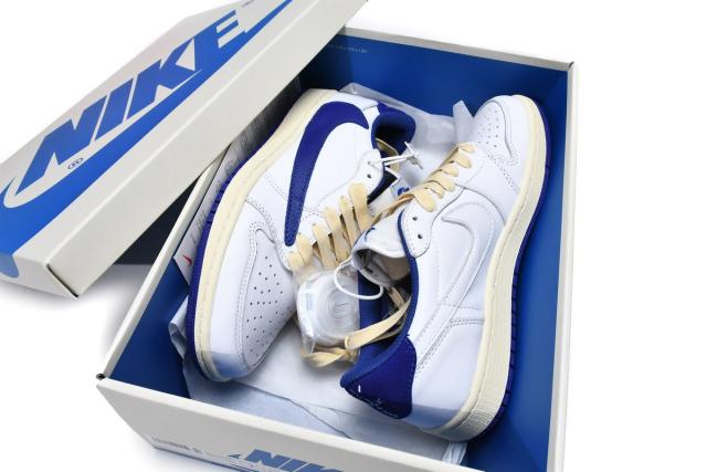 Travis Scott x Air Jordαn 1's Blue Bottom Barb DM9868-218