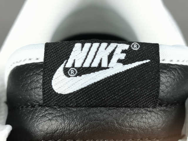 SB DUNK x REVERSE PANDA