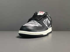 SB DUNK x QUARTERSNACKS ZEBRA