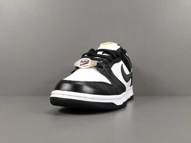 SB DUNK x WORLD CHAMPS BLACK WHITE