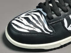 SB DUNK x QUARTERSNACKS ZEBRA