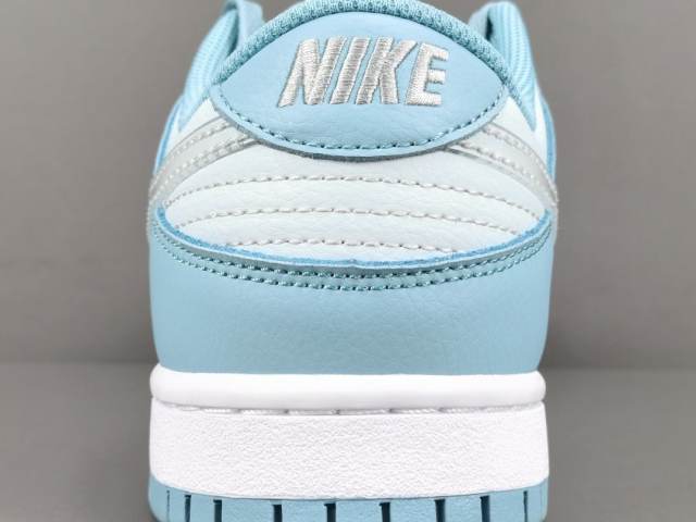 SB DUNK x CLEAR AQUA