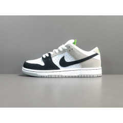 SB DUNK x CHLOROPHYLL
