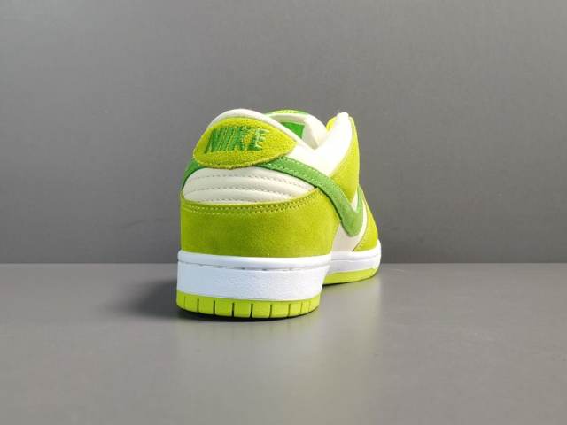 SB DUNK x GREEN APPLE