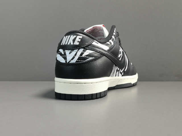 SB DUNK x QUARTERSNACKS ZEBRA