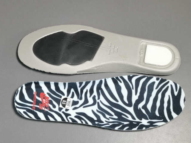 SB DUNK x QUARTERSNACKS ZEBRA