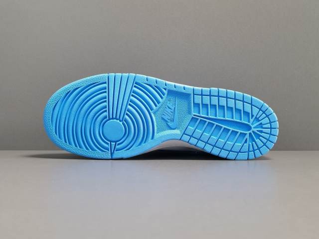 SB DUNK x UNC