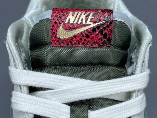 SB DUNK LOW x YEAR OF THE SNAKE