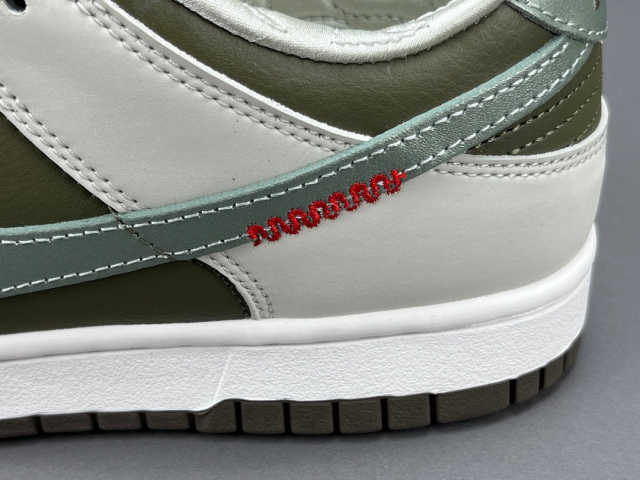 SB DUNK LOW x YEAR OF THE SNAKE