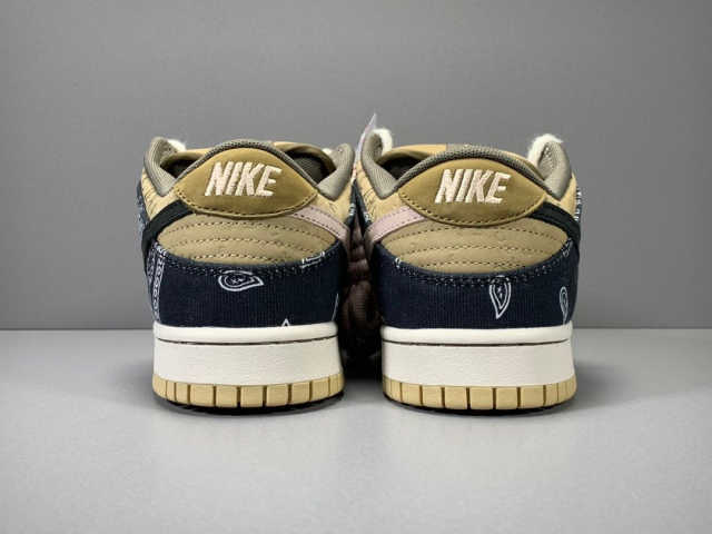 SB DUNK x TRAVIS SCOTT