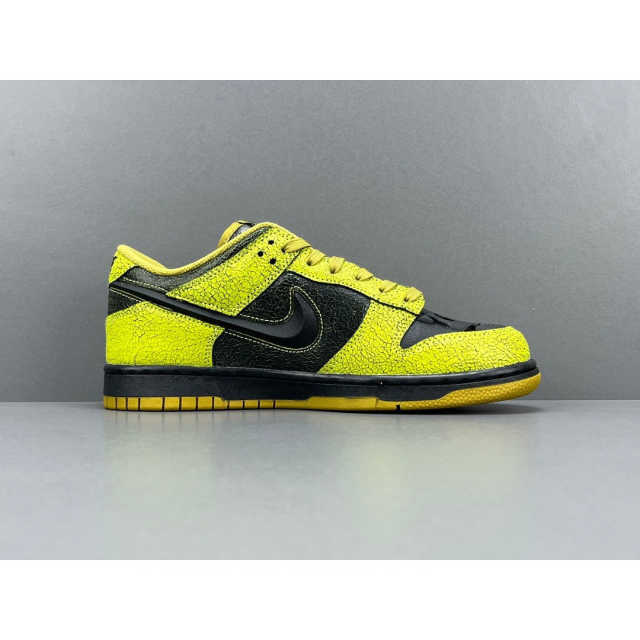 SB DUNK LOW x HALLOWEEN