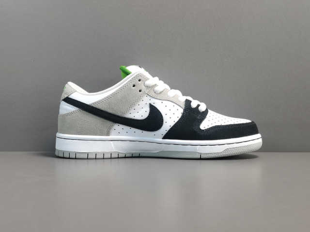 SB DUNK x CHLOROPHYLL