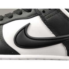 SB DUNK LOW TWIST x PANDA