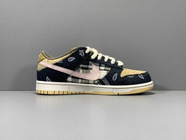 SB DUNK x TRAVIS SCOTT
