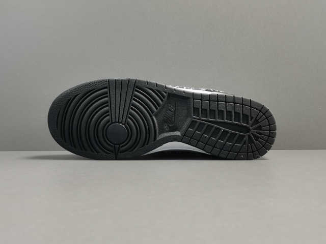 SB DUNK x PAISLEY PACK BLACK