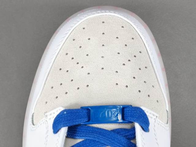 SB DUNK x YEAR OF THE RABBIT WHITE RABBIT