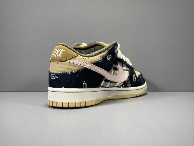 SB DUNK x TRAVIS SCOTT